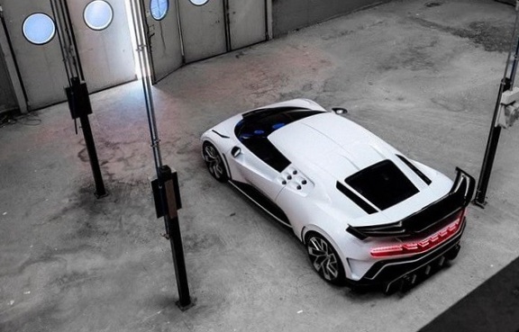 Bugatti Centodieci 2020..