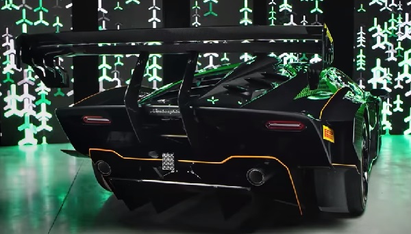Lamborghini Essenza SCV12.