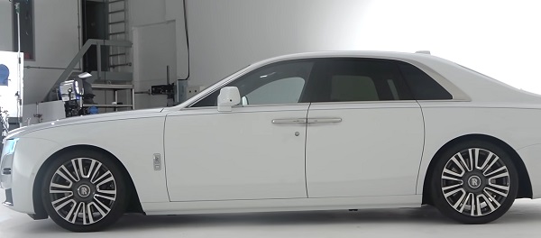 Rolls-Royce Gost 2021.
