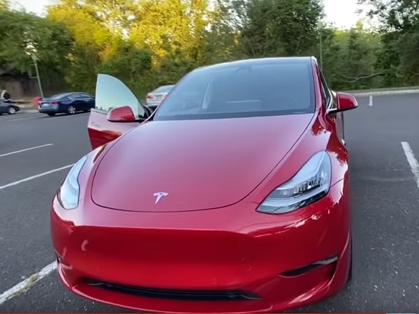 Tesla Model Y 2020.