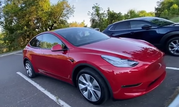 Tesla Model Y 2020.