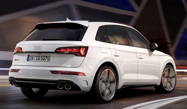 Audi SQ5 2021.