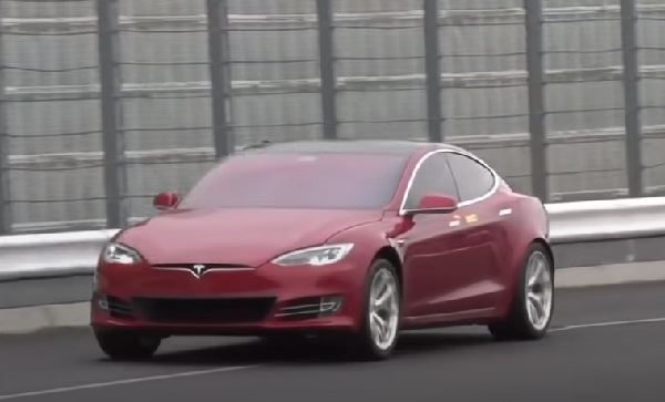 Tesla Model S Plaid 2021.
