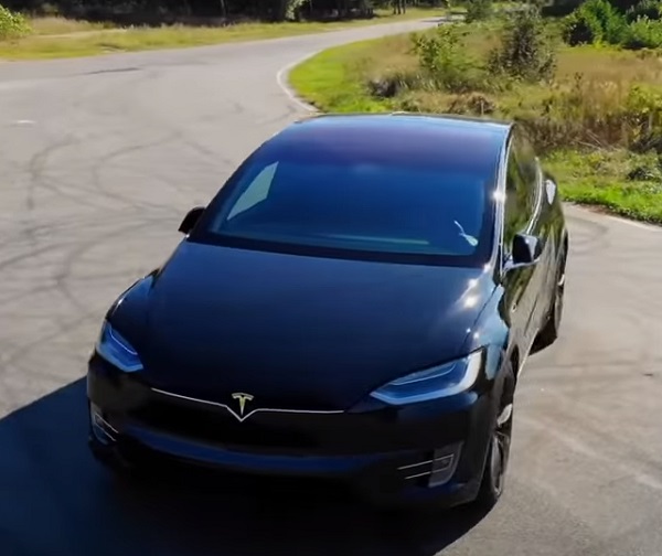 Tesla Model X 2020-2021.