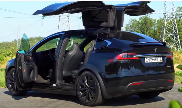 Tesla Model X 2020-2021.