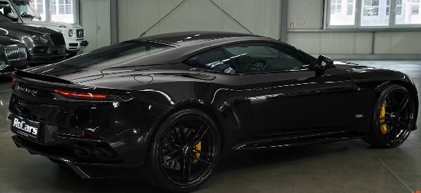 Aston Martin DBS Superleggera 2021.