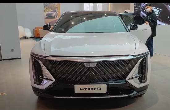Cadillac Lyriq 2022.