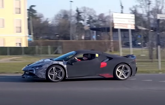 Ferrari SF90 Stradale 2022.