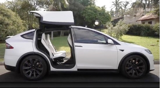 Tesla Model X Plaid 2023.