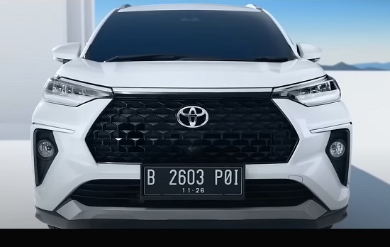 Toyota Innova Hycross 2023.