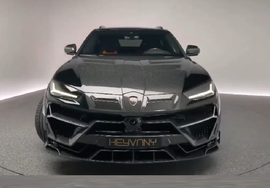 Lamborghini Urus Hybrid 2024.